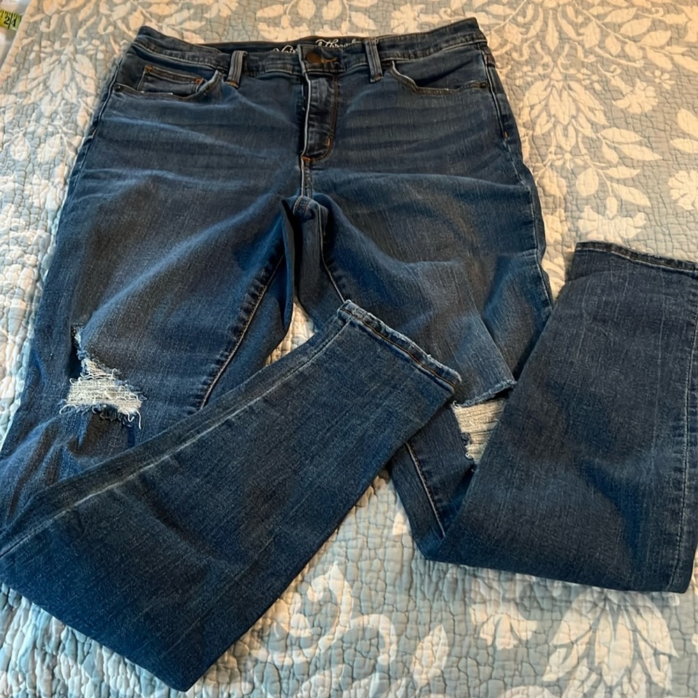 Universal thread jeans Size 8 stretch, high/mid rise jeans distressed Jeggings